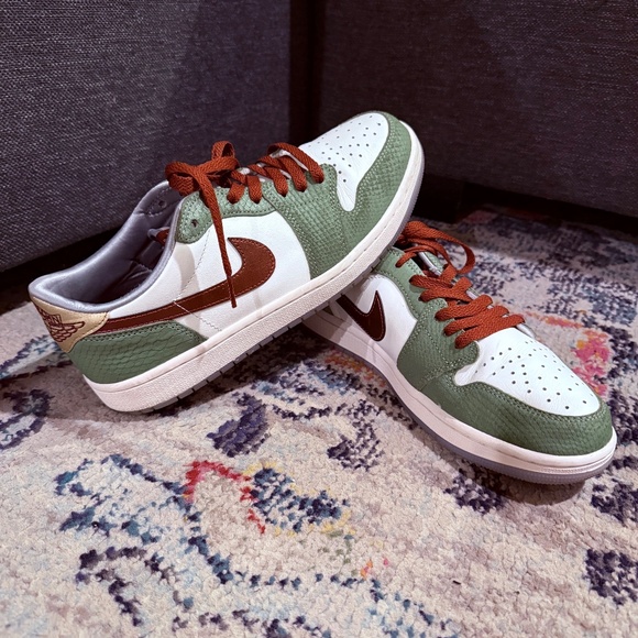 The Air Jordan 1 Retro Low OG ‘Year of the Dragon’ - Picture 1 of 8